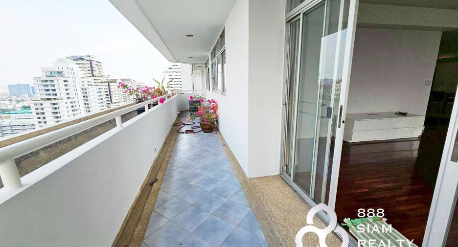 For sale 3 bedrooms condo in Watthana, Bangkok