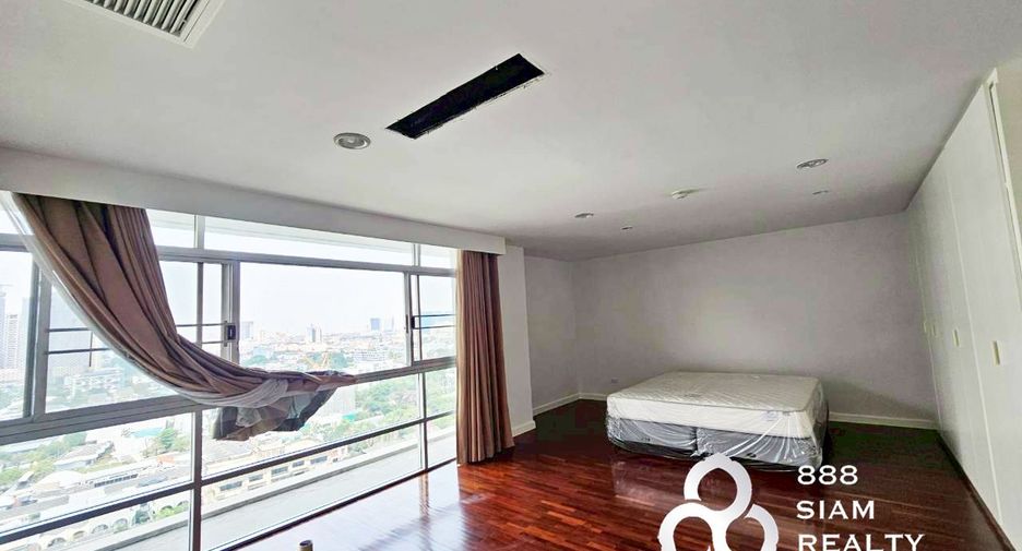 For sale 3 bedrooms condo in Watthana, Bangkok