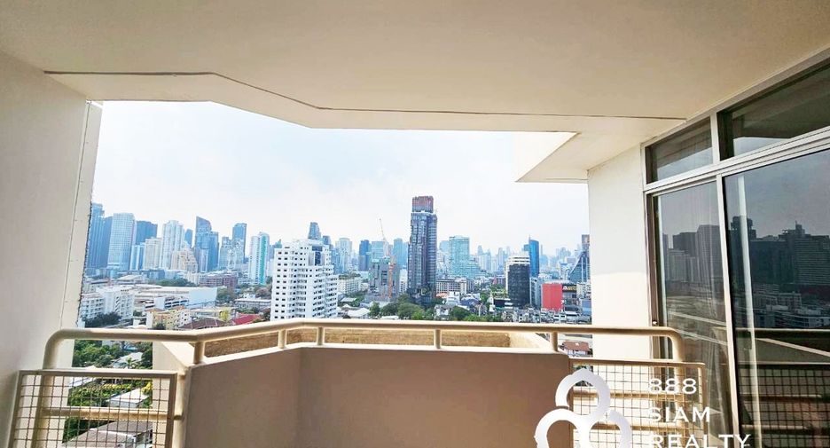 For sale 3 bedrooms condo in Watthana, Bangkok