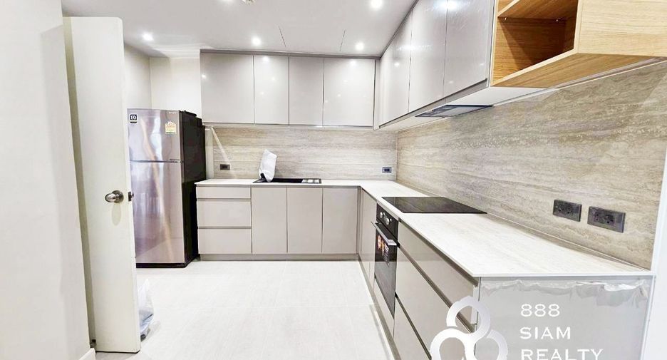 For sale 3 bedrooms condo in Watthana, Bangkok