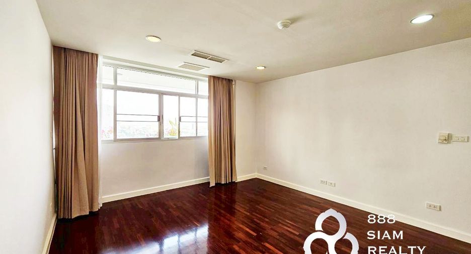 For sale 3 bedrooms condo in Watthana, Bangkok