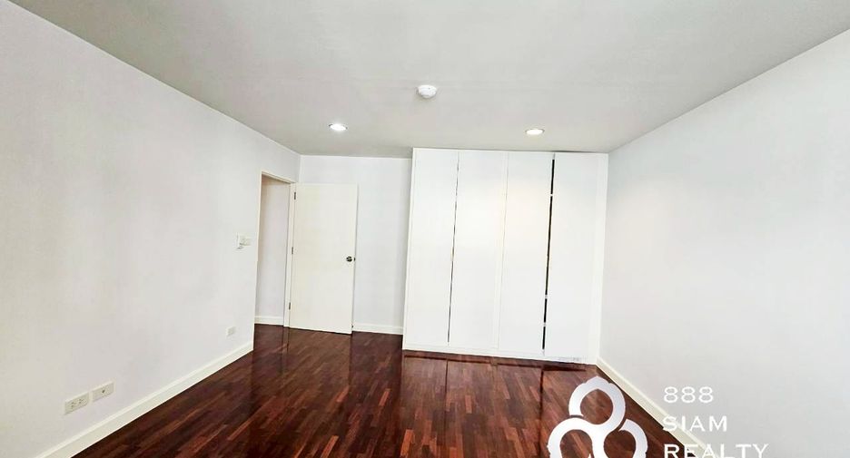 For sale 3 bedrooms condo in Watthana, Bangkok