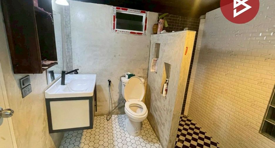 For sale 4 bedrooms house in Mueang Chanthaburi, Chanthaburi