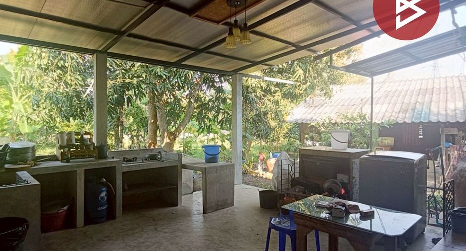 For sale 4 bedrooms house in Mueang Chanthaburi, Chanthaburi