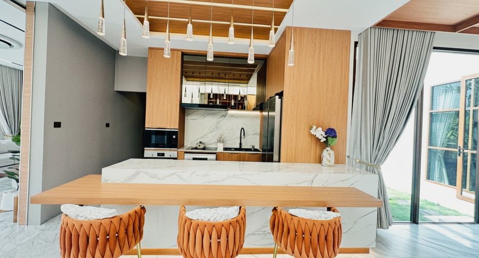 For sale 5 bedrooms house in Bang Lamung, Chonburi