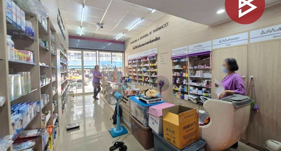 For sale 2 bedrooms retail Space in Mueang Samut Prakan, Samut Prakan