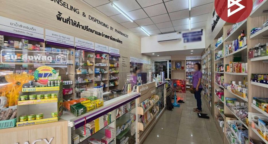 For sale 2 bedrooms retail Space in Mueang Samut Prakan, Samut Prakan