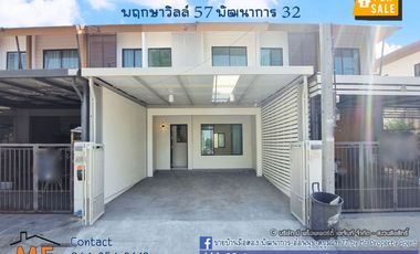 For sale 3 bedrooms townhouse in Suan Luang, Bangkok