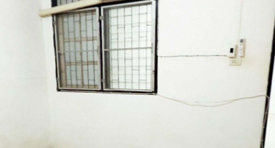 For sale 4 bedrooms townhouse in Phasi Charoen, Bangkok