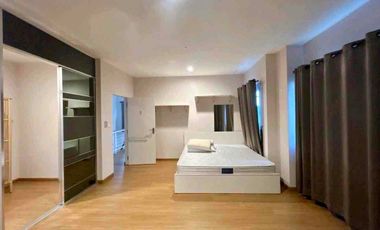 Casa en alquiler de 3 habitaciones en Bang Kapi, Bangkok