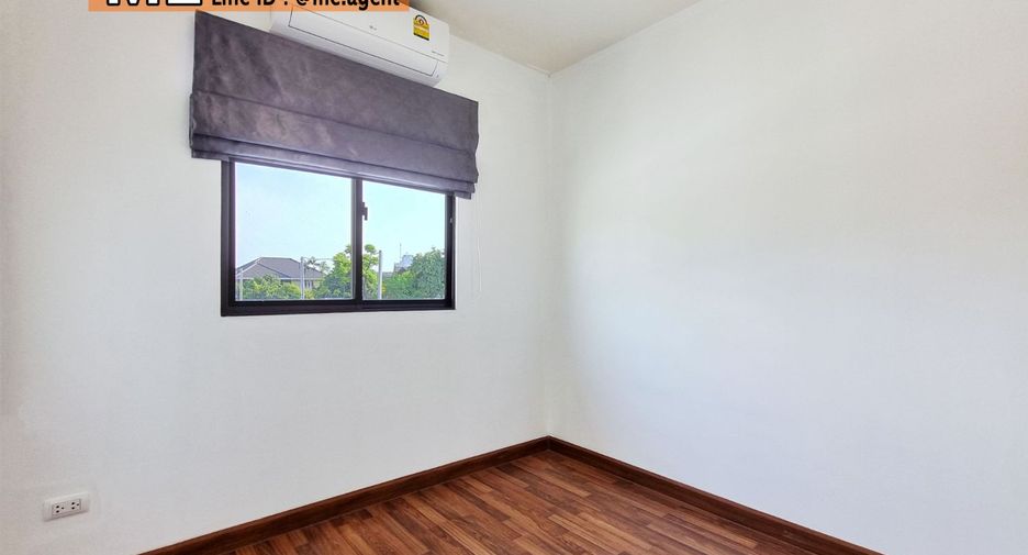 For rent 3 bedrooms townhouse in Suan Luang, Bangkok