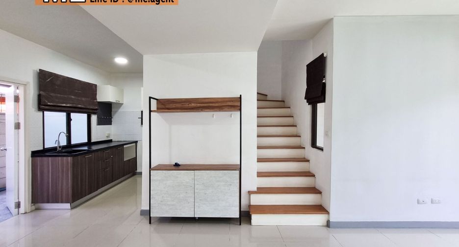 For rent 3 bedrooms townhouse in Suan Luang, Bangkok