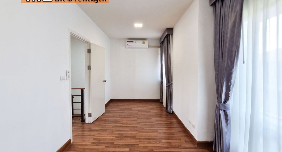 For rent 3 bedrooms townhouse in Suan Luang, Bangkok
