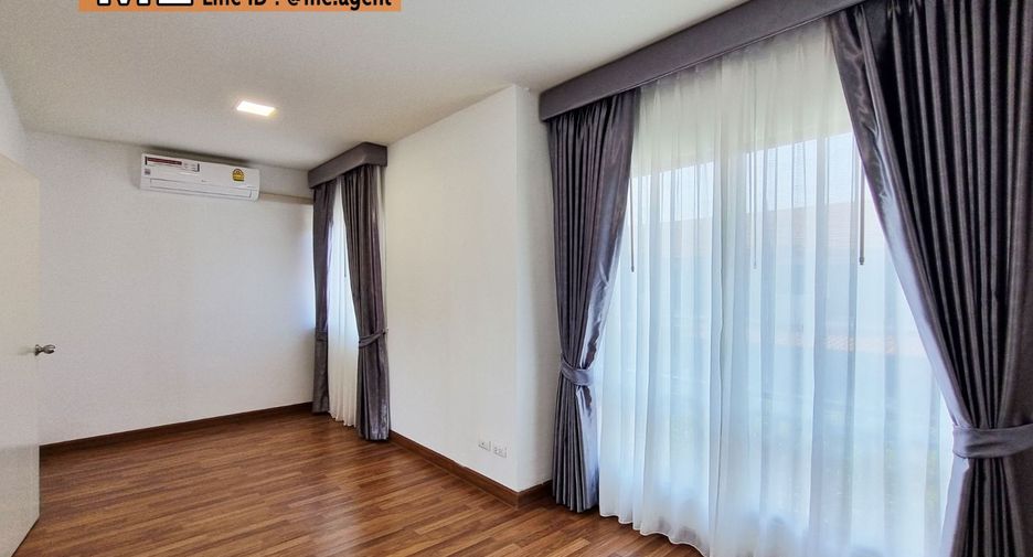 For rent 3 bedrooms townhouse in Suan Luang, Bangkok