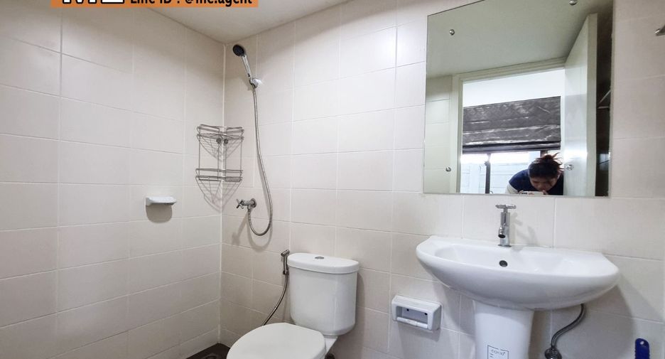 For rent 3 bedrooms townhouse in Suan Luang, Bangkok