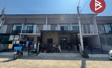 Casa adosada en venta de 3 habitaciones en Bang Bo, Samut Prakan