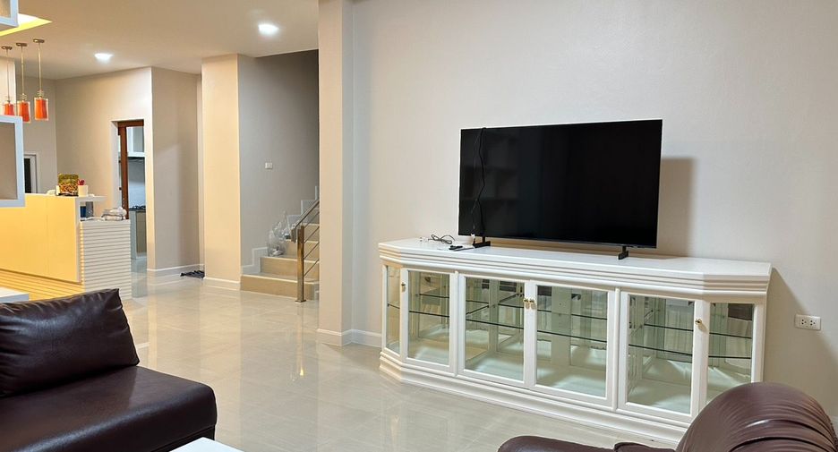 For rent and for sale 3 bedrooms house in Bang Lamung, Chonburi