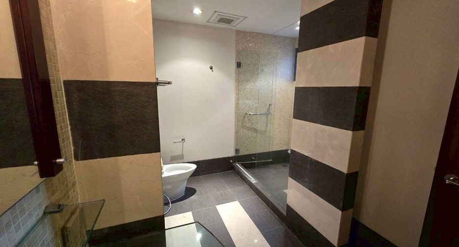 For rent 3 bedrooms condo in Sathon, Bangkok