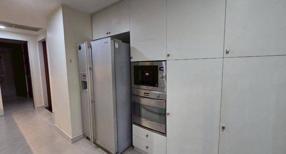 For rent 3 bedrooms condo in Sathon, Bangkok