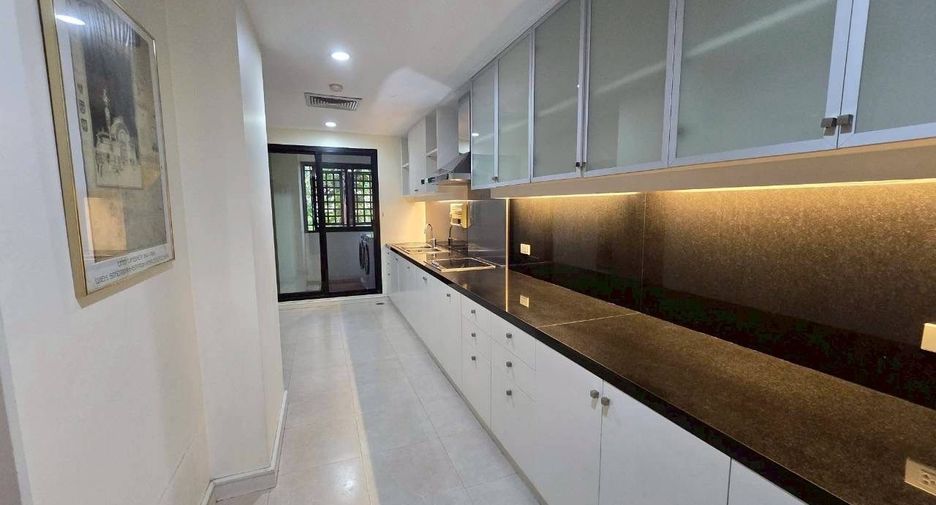 For rent 3 bedrooms condo in Sathon, Bangkok