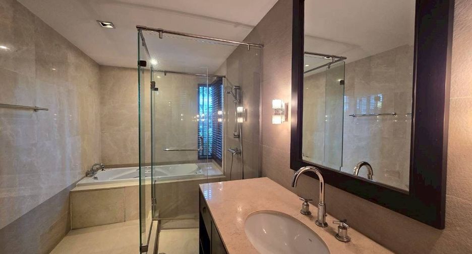 For rent 3 bedrooms condo in Sathon, Bangkok