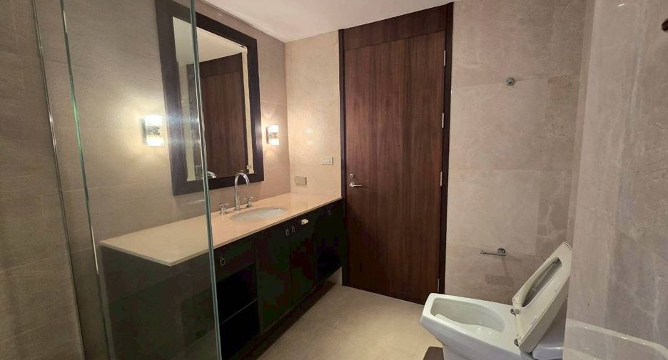 For rent 3 bedrooms condo in Sathon, Bangkok