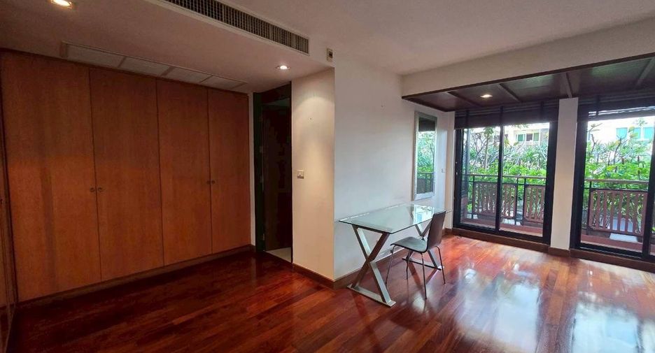 For rent 3 bedrooms condo in Sathon, Bangkok