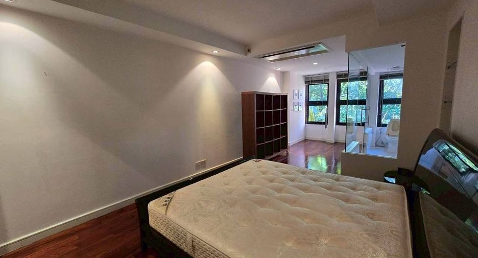 For rent 3 bedrooms condo in Sathon, Bangkok