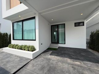 For rent 3 bedrooms villa in Bang Lamung, Chonburi
