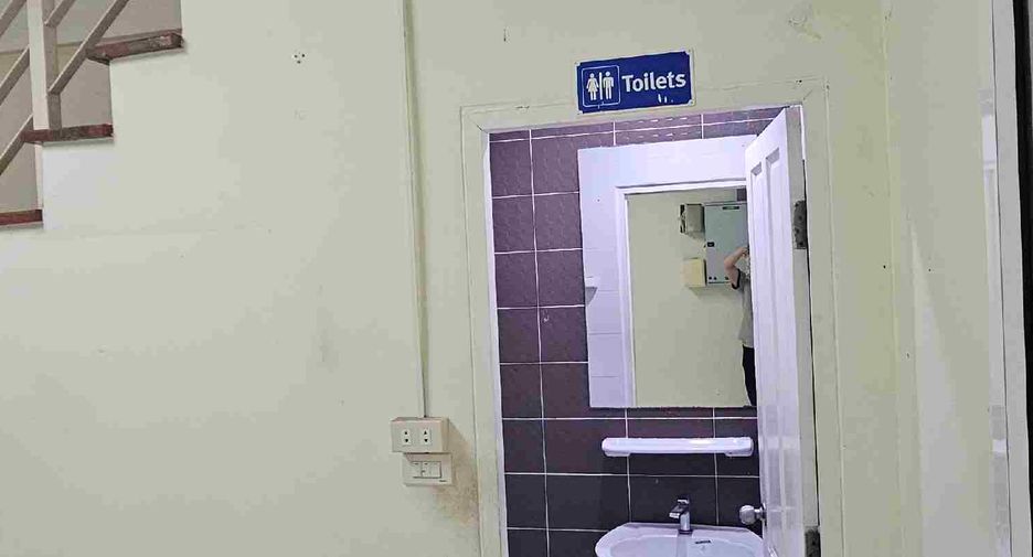 Gewerbefläche zur Miete mit 3 Zimmer in Mueang Rayong, Rayong