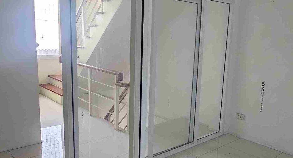 Gewerbefläche zur Miete mit 3 Zimmer in Mueang Rayong, Rayong