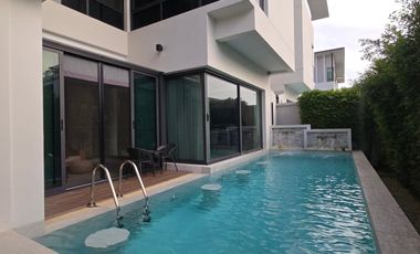 For sale 4 bedrooms house in Wang Thonglang, Bangkok