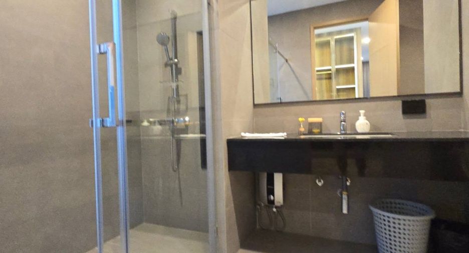 For sale 4 bedrooms house in Wang Thonglang, Bangkok