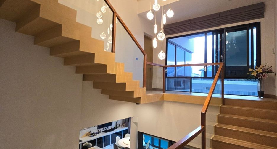 For sale 4 bedrooms house in Wang Thonglang, Bangkok