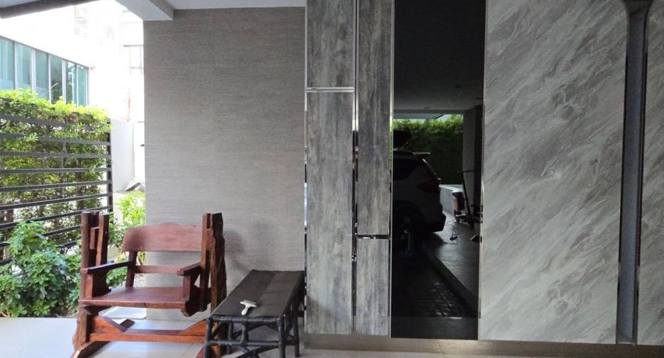 For sale 4 bedrooms house in Wang Thonglang, Bangkok