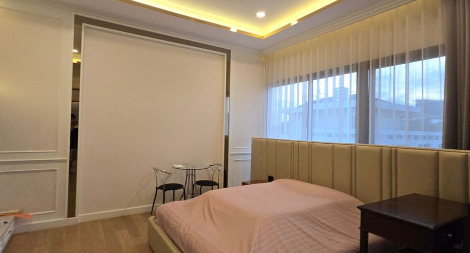 For sale 4 bedrooms house in Wang Thonglang, Bangkok