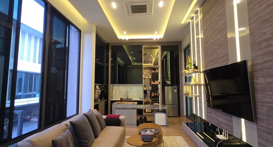 For sale 4 bedrooms house in Wang Thonglang, Bangkok
