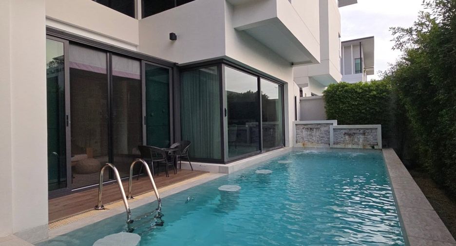 For sale 4 bedrooms house in Wang Thonglang, Bangkok
