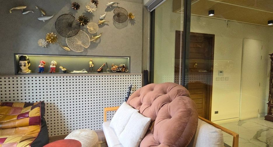 For sale 4 bedrooms house in Wang Thonglang, Bangkok