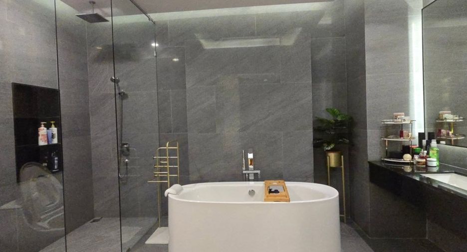 For sale 4 bedrooms house in Wang Thonglang, Bangkok