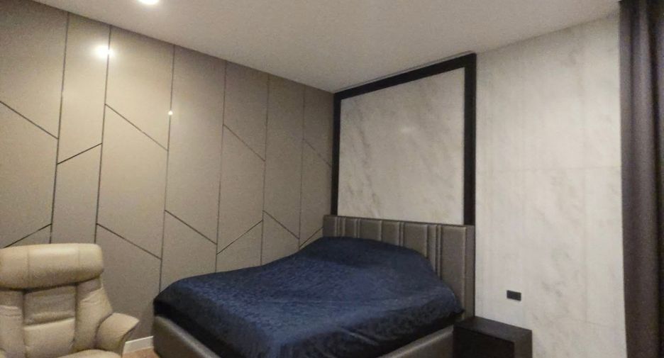 For sale 4 bedrooms house in Wang Thonglang, Bangkok