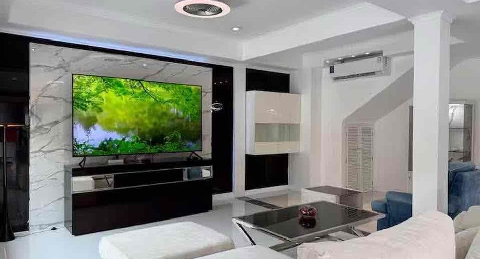 For rent 4 bedrooms villa in Bang Lamung, Chonburi