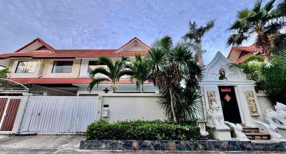 For rent 4 bedrooms villa in Bang Lamung, Chonburi