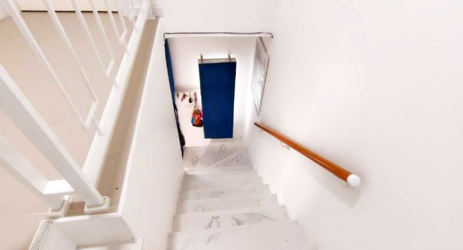 Casa adosada en venta de 3 habitaciones en Phra Samut Chedi, Samut Prakan