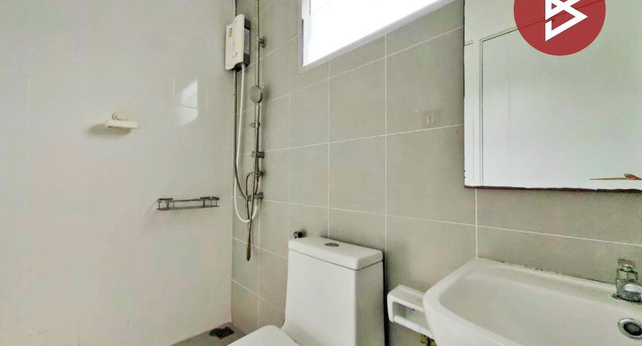 Casa adosada en venta de 3 habitaciones en Phra Samut Chedi, Samut Prakan