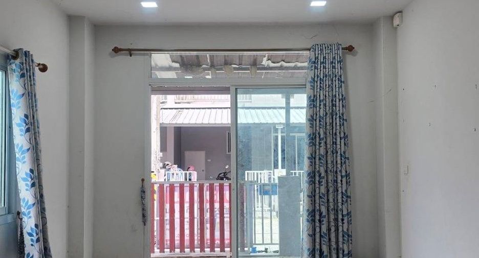 For sale 3 bedrooms townhouse in Si Racha, Chonburi