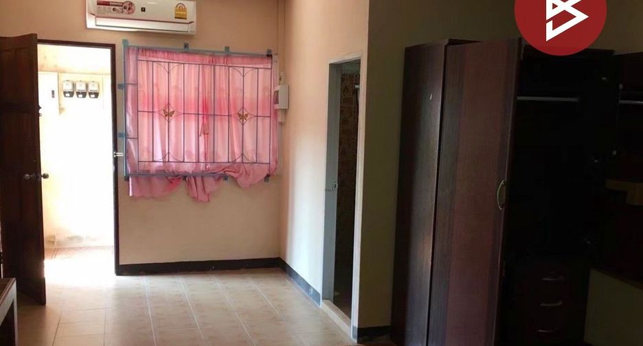 For sale 5 bedrooms townhouse in Mueang Chanthaburi, Chanthaburi