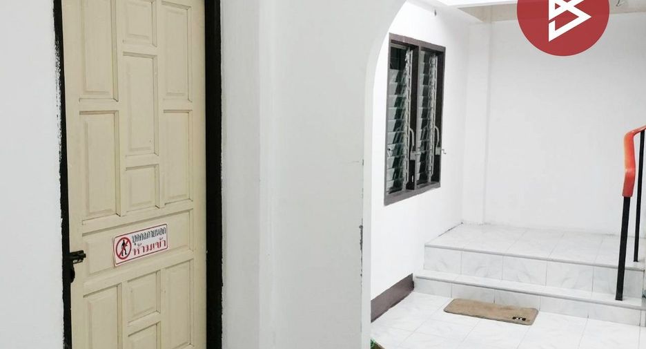 For sale 8 bedrooms retail Space in Tap Khlo, Phichit