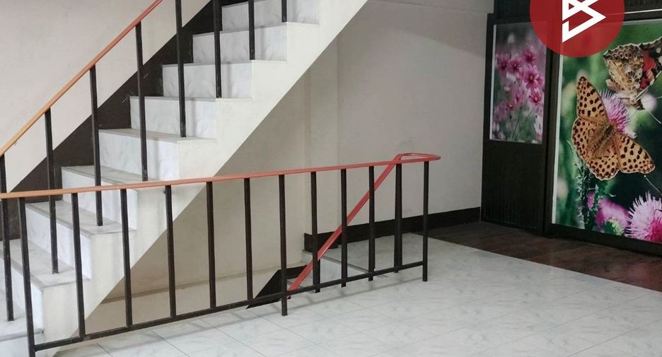 For sale 8 bedrooms retail Space in Tap Khlo, Phichit