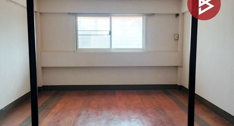 For sale 8 bedrooms retail Space in Tap Khlo, Phichit